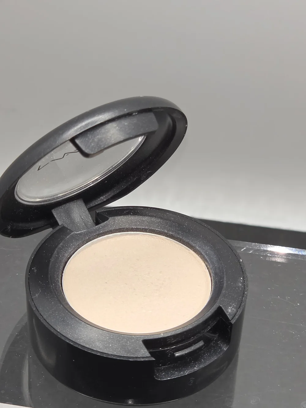 DISCONTINUED MAC EYESHADOW- 